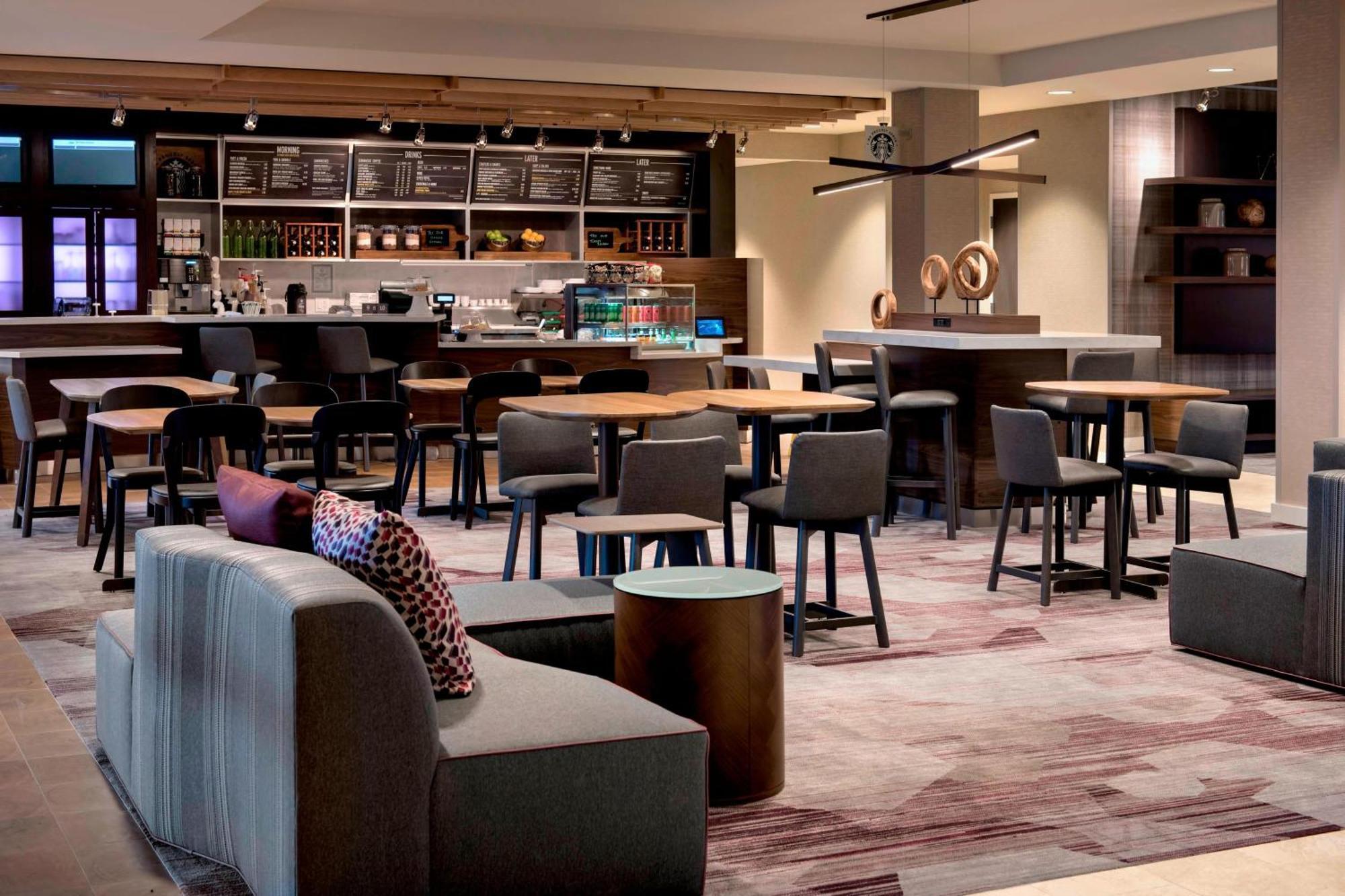 Courtyard By Marriott Schenectady At Mohawk Harbor Hotel Екстериор снимка