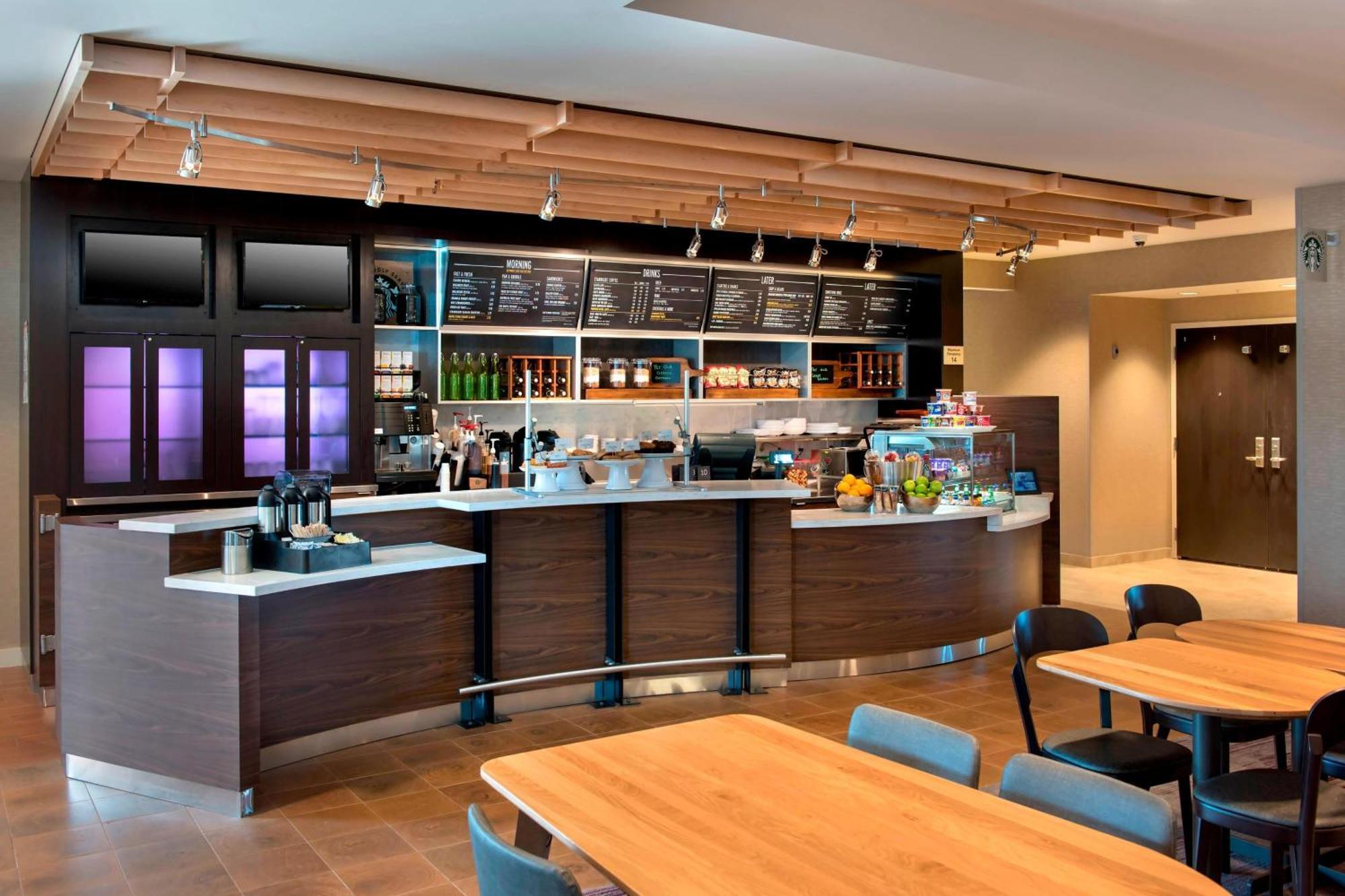 Courtyard By Marriott Schenectady At Mohawk Harbor Hotel Екстериор снимка