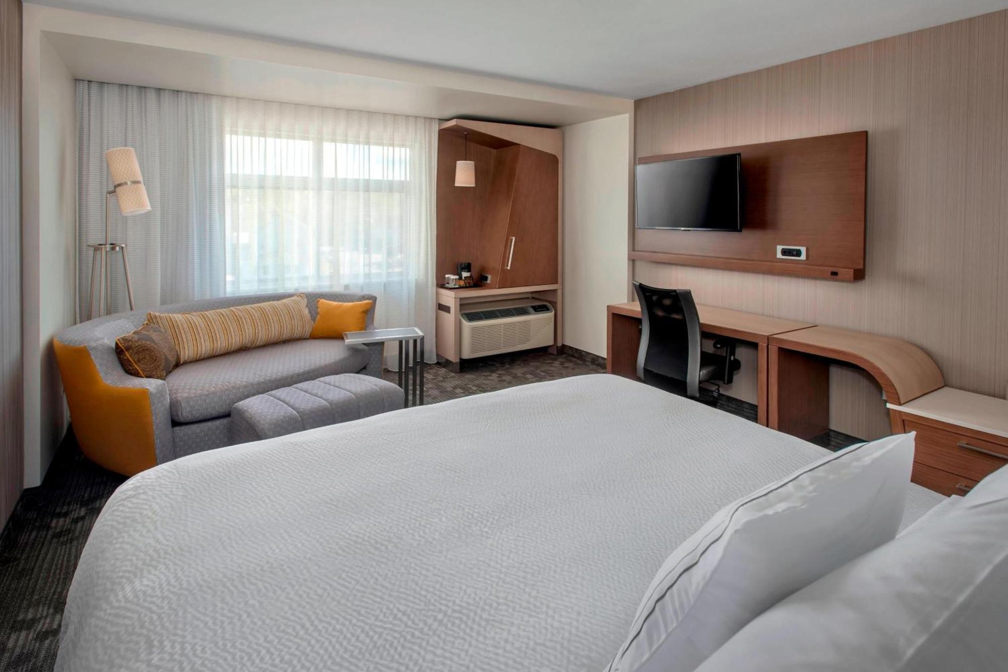 Courtyard By Marriott Schenectady At Mohawk Harbor Hotel Екстериор снимка